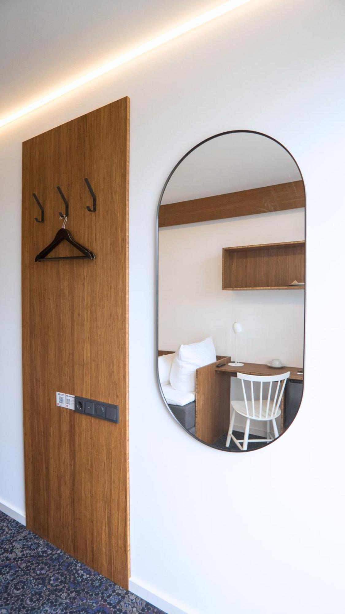 Tin Inn - Heinsberg - Das Hotel Aus Hochwertig Ausgebauten Ueberseecontainern Bagian luar foto